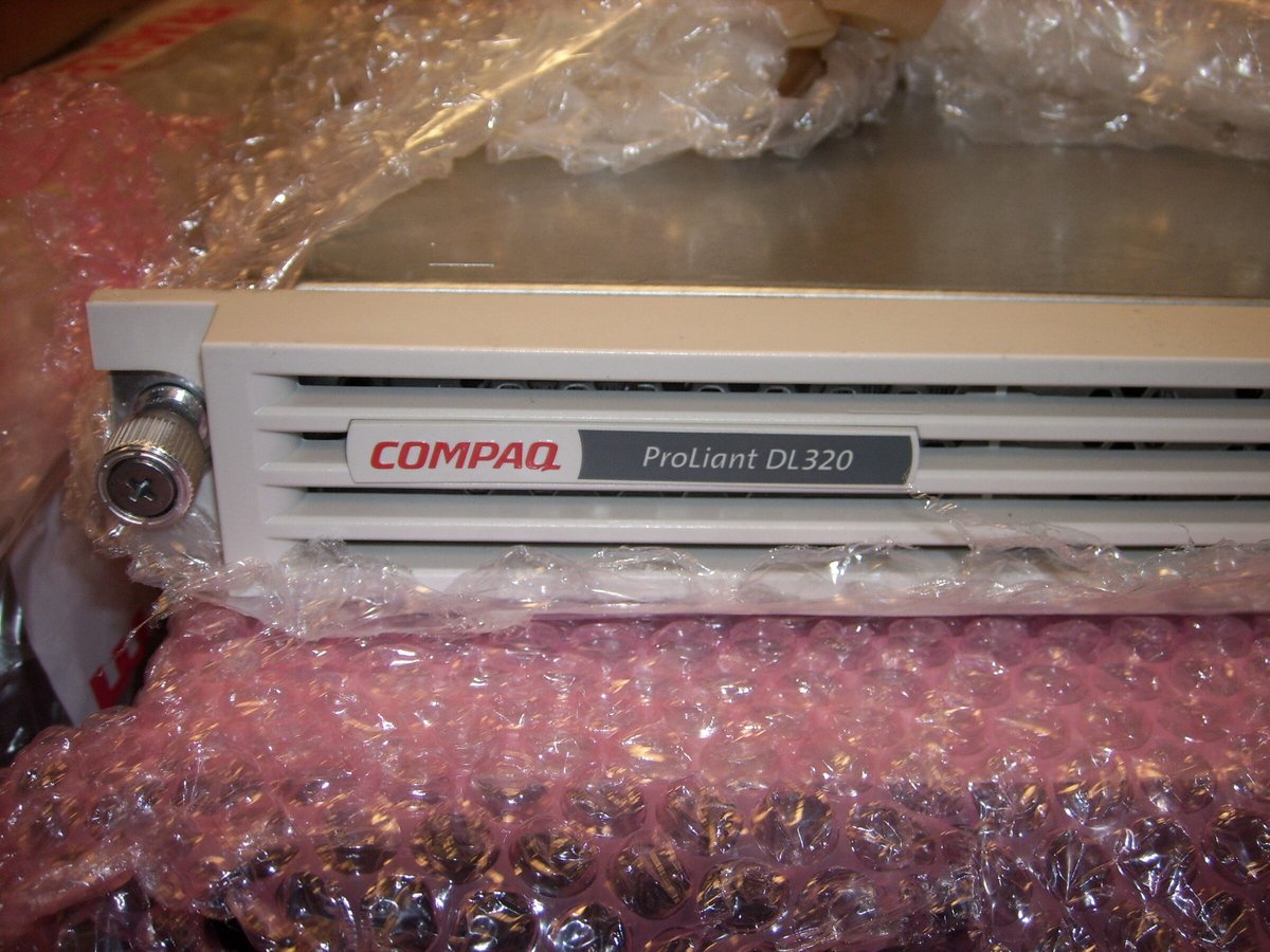 Ένας Compaq ProLiant DL320 ακόμα στο αεροπλάστ του, 2005