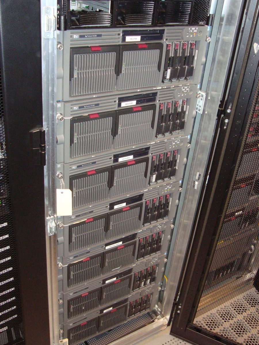 Οκτώ HP ProLiant DL580 σε μία καμπίνα, Άμστερνταμ