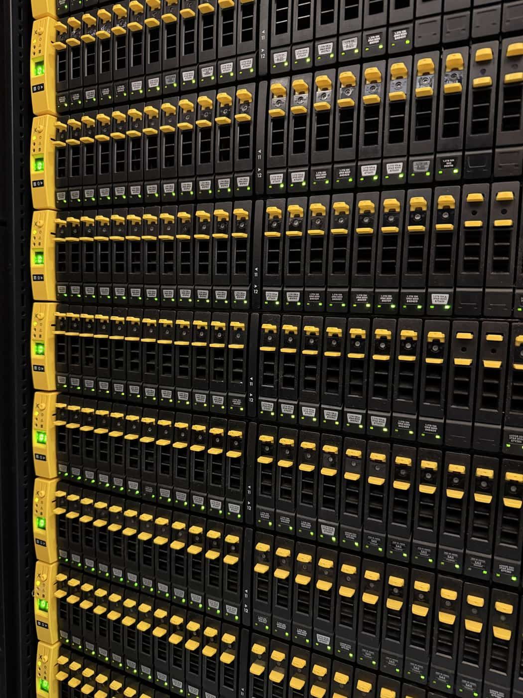 HPE 3PAR drive shelves, every bay populated