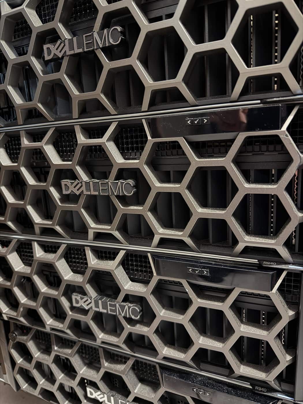 Dell PowerEdge R940 four-socket servers