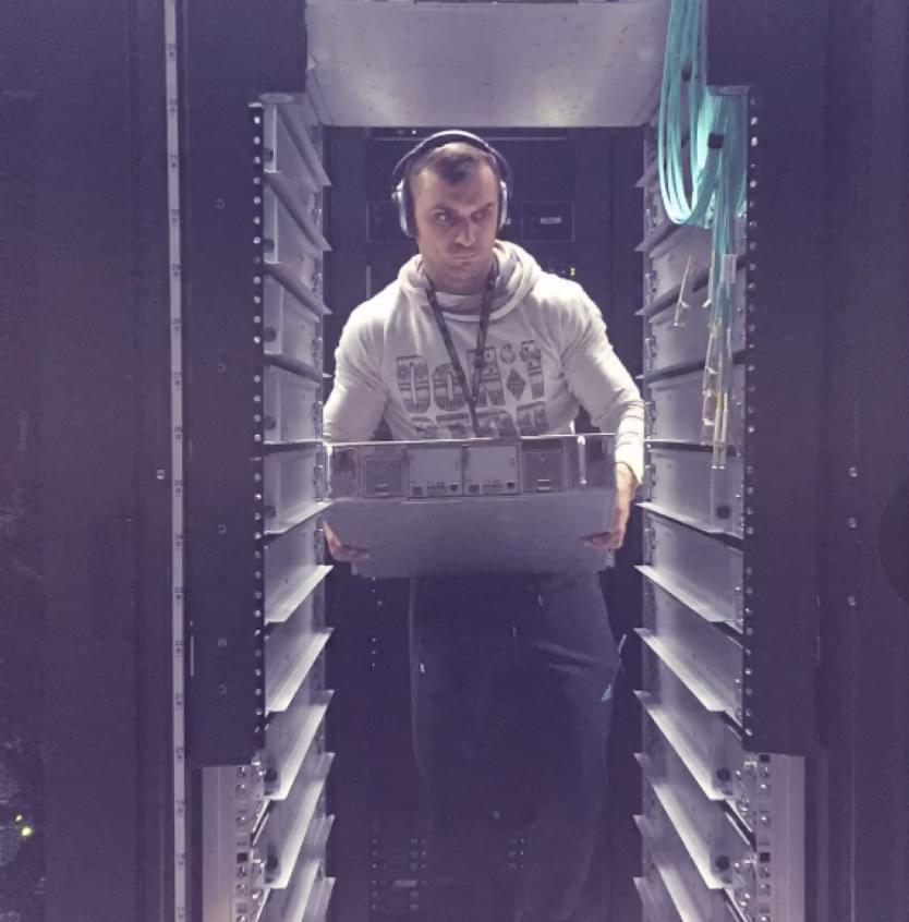 A EuroVPS engineer carrying a server node on the datacenter floor