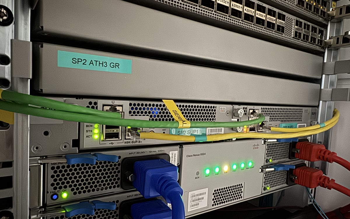 Cabled network equipment in the EuroVPS datacenter